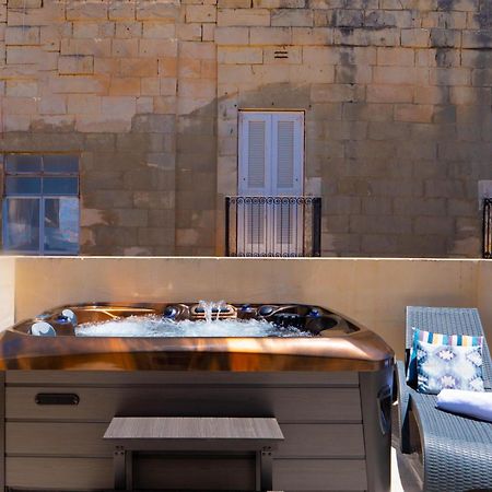Exquisite 3-Bedroom Duplex Penthouse With Jacuzzi In Valletta Centre Eksteriør billede