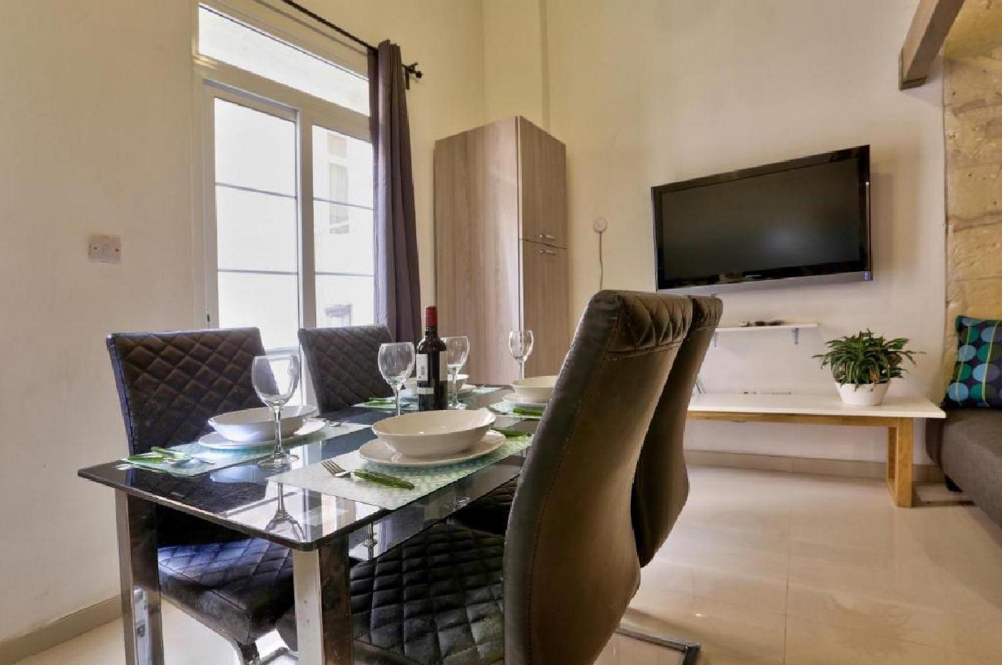 Exquisite 3-Bedroom Duplex Penthouse With Jacuzzi In Valletta Centre Eksteriør billede