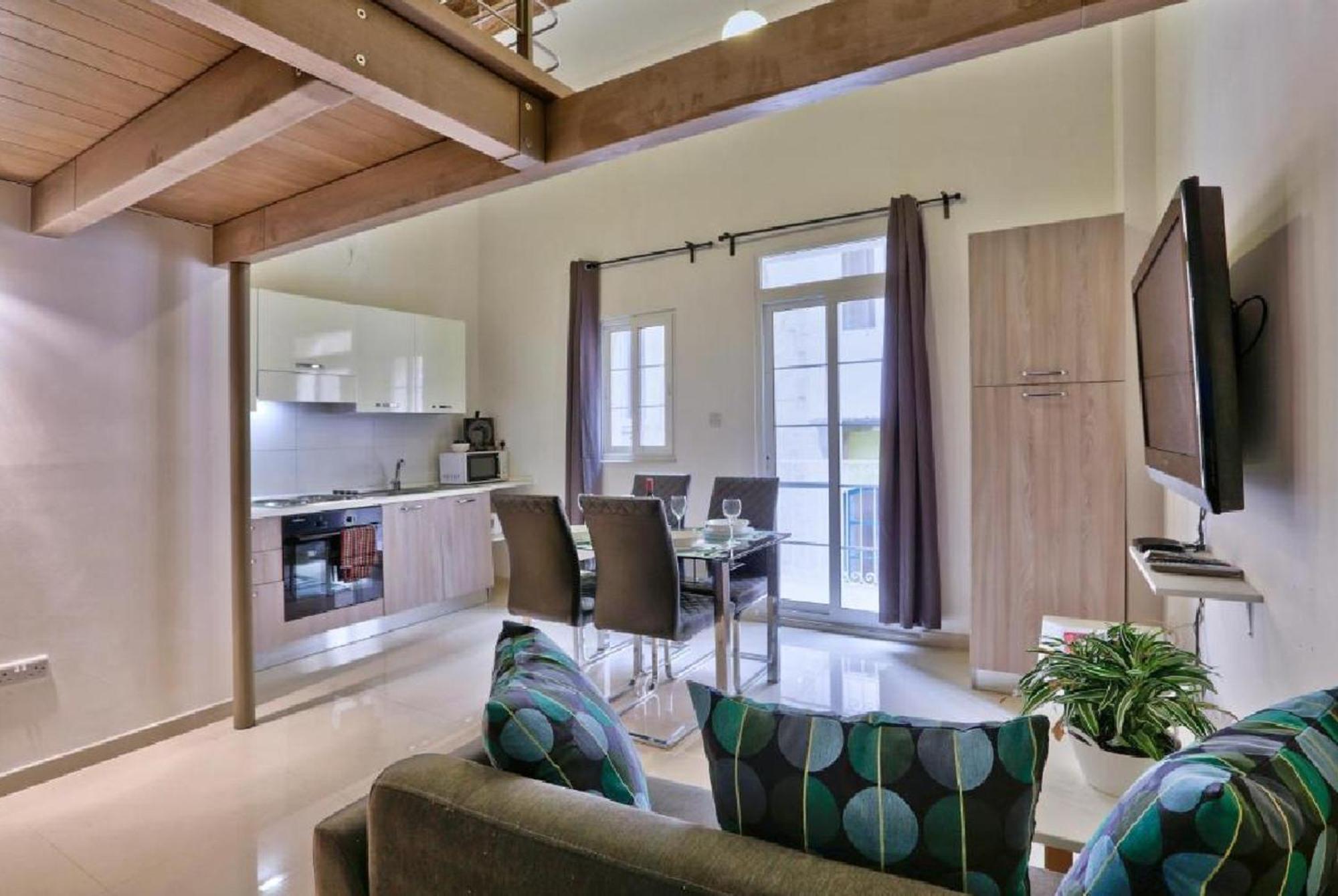 Exquisite 3-Bedroom Duplex Penthouse With Jacuzzi In Valletta Centre Eksteriør billede