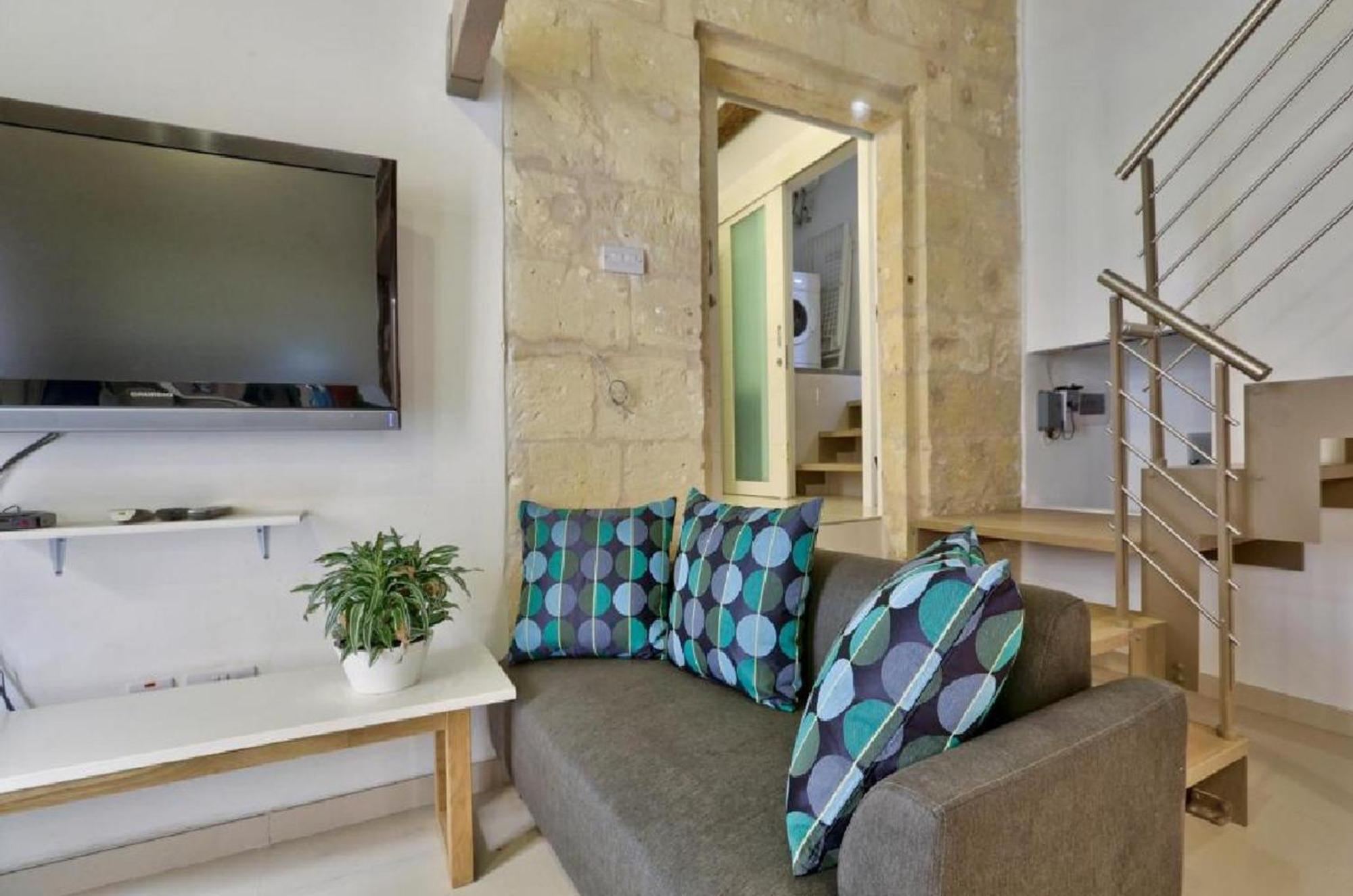 Exquisite 3-Bedroom Duplex Penthouse With Jacuzzi In Valletta Centre Eksteriør billede