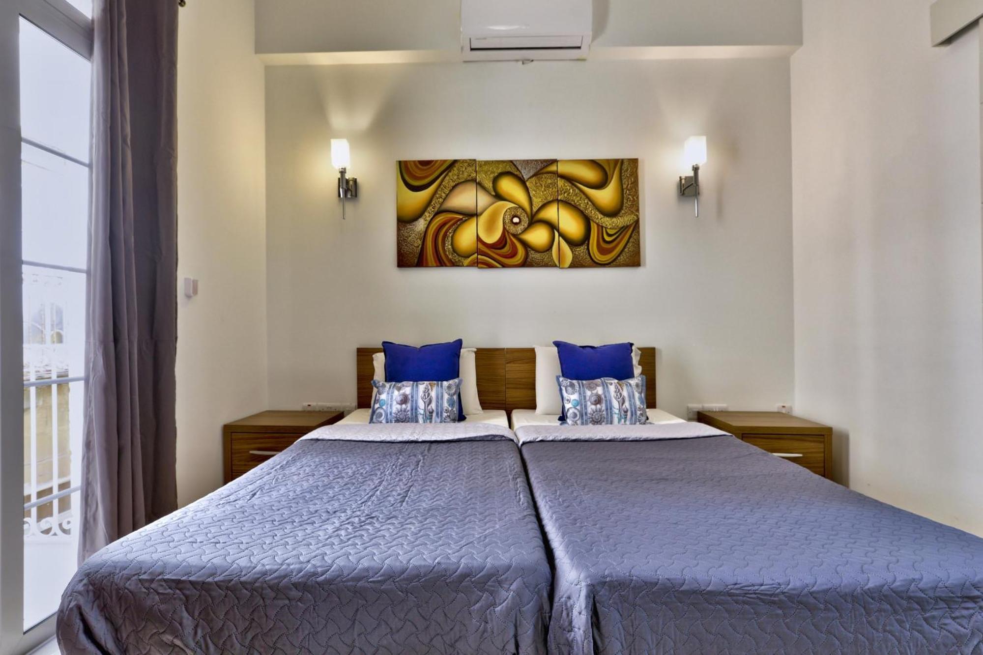 Exquisite 3-Bedroom Duplex Penthouse With Jacuzzi In Valletta Centre Eksteriør billede
