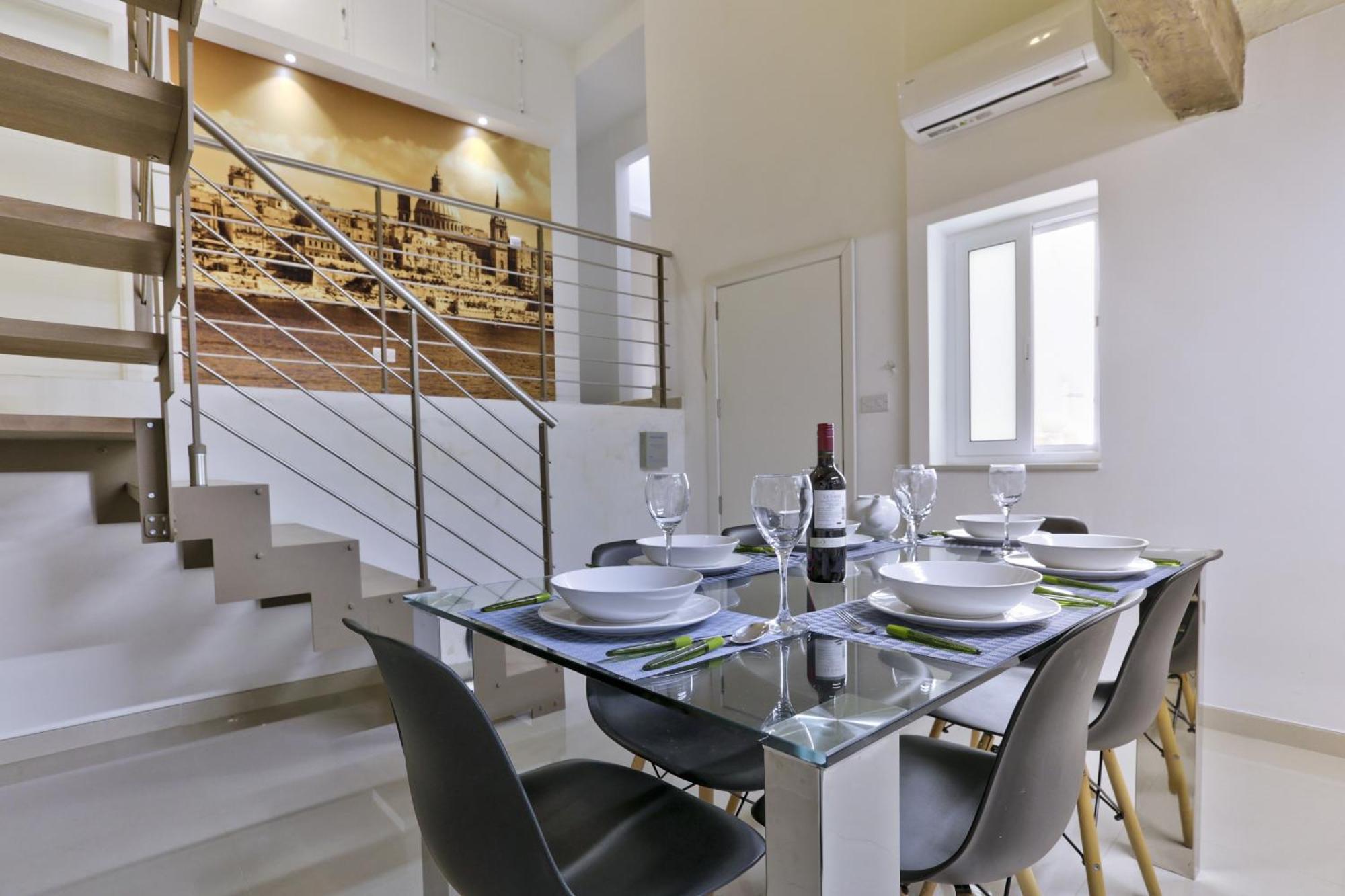 Exquisite 3-Bedroom Duplex Penthouse With Jacuzzi In Valletta Centre Eksteriør billede