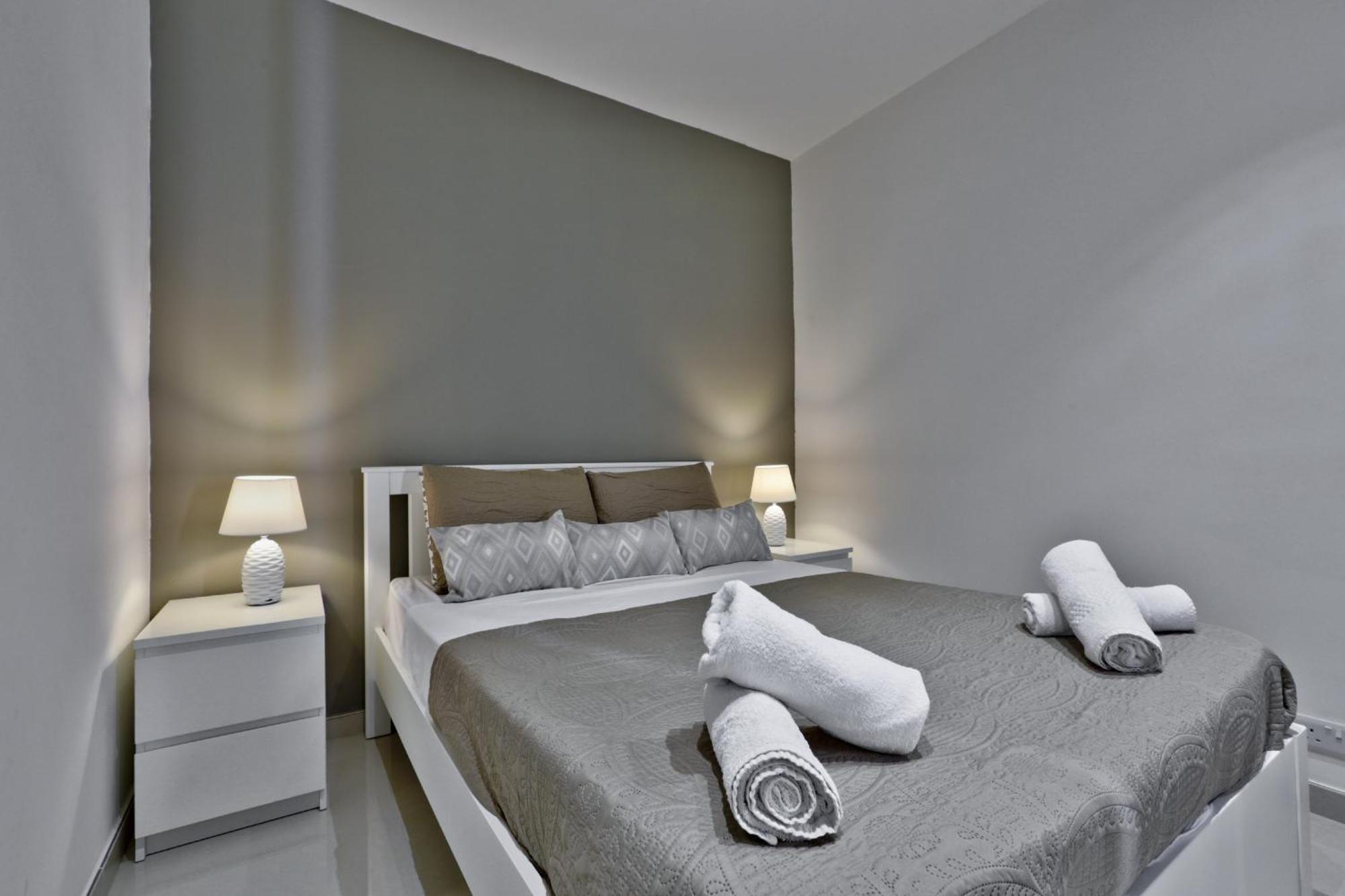 Exquisite 3-Bedroom Duplex Penthouse With Jacuzzi In Valletta Centre Eksteriør billede