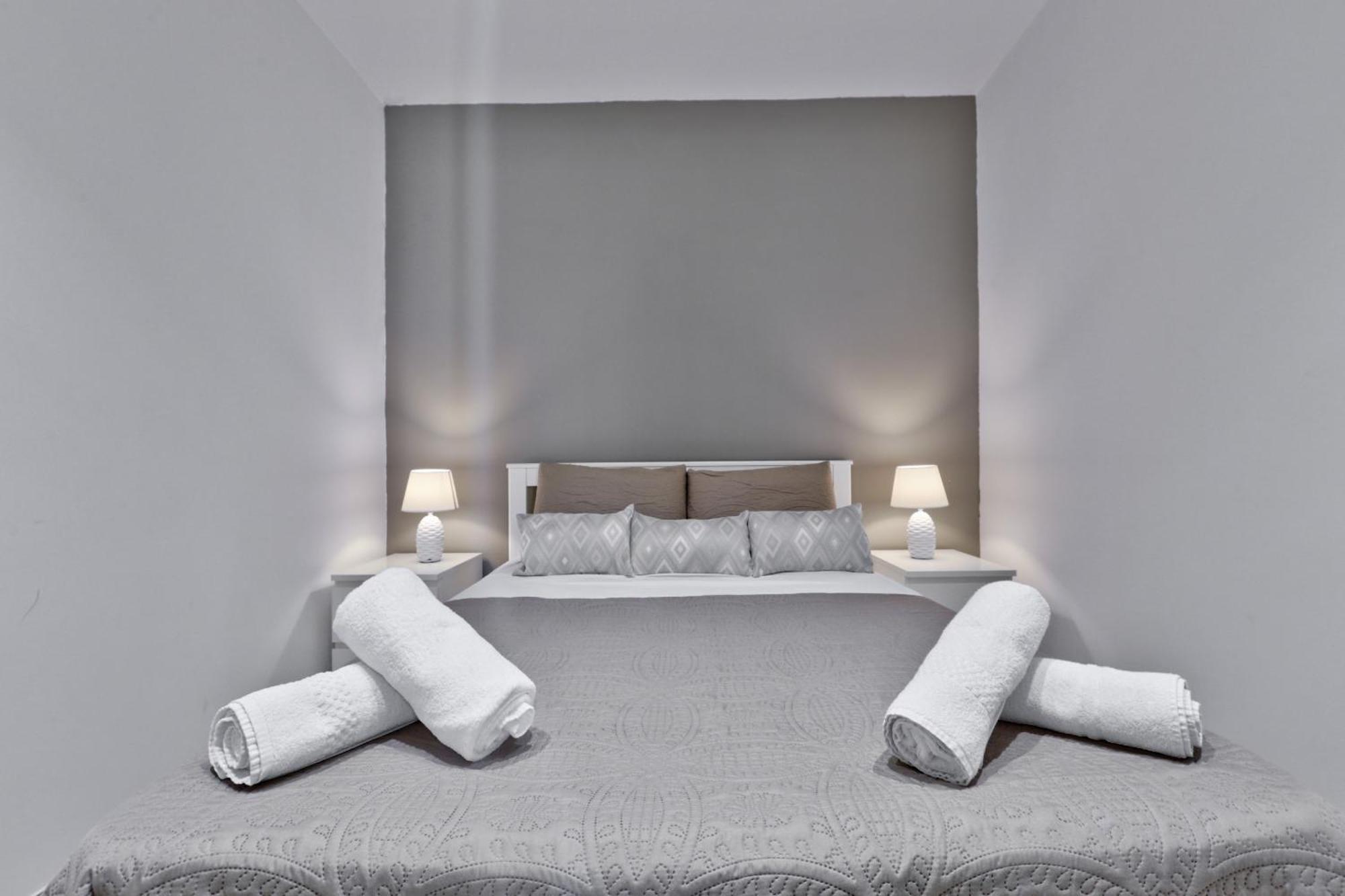 Exquisite 3-Bedroom Duplex Penthouse With Jacuzzi In Valletta Centre Eksteriør billede