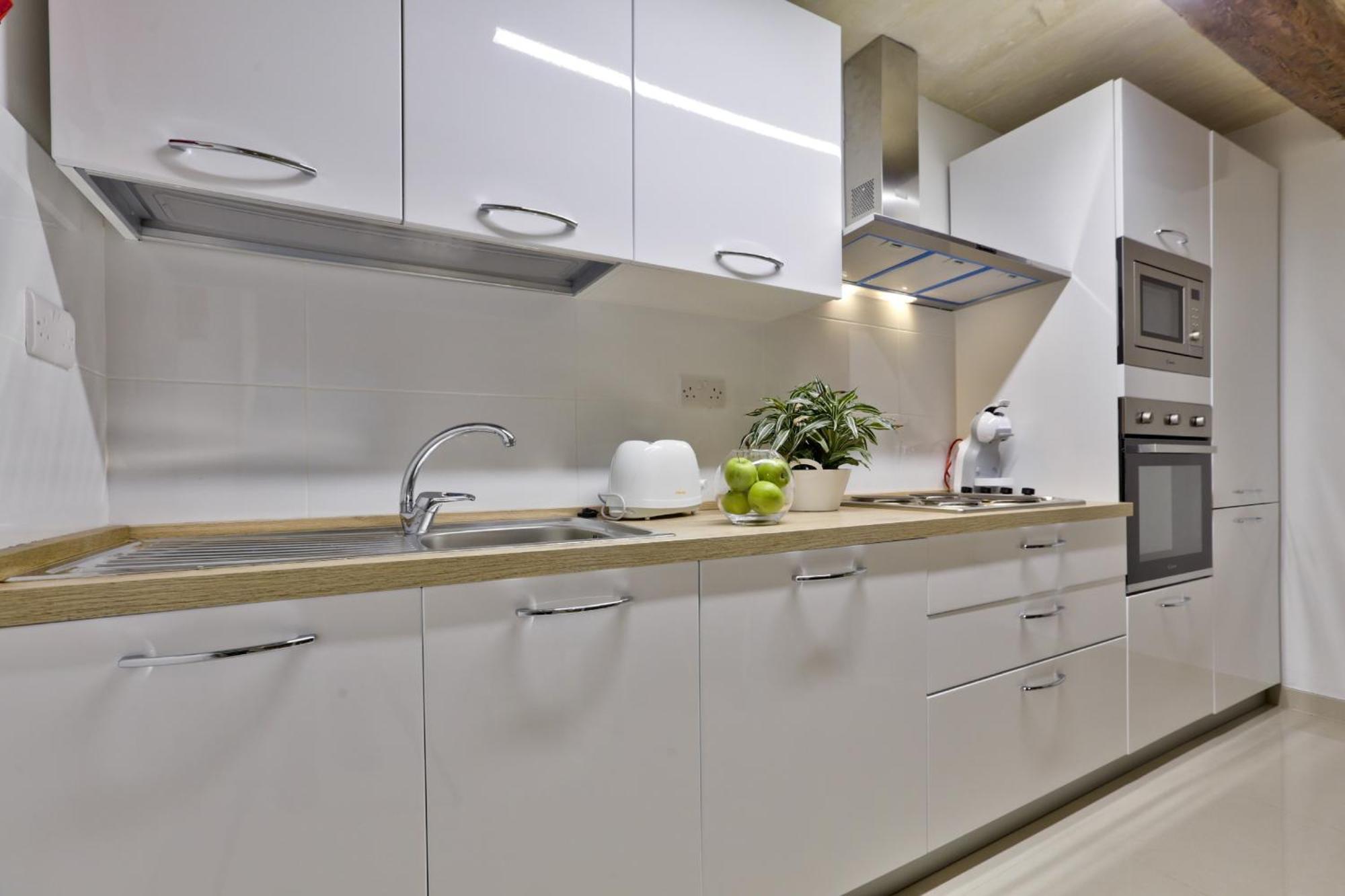 Exquisite 3-Bedroom Duplex Penthouse With Jacuzzi In Valletta Centre Eksteriør billede